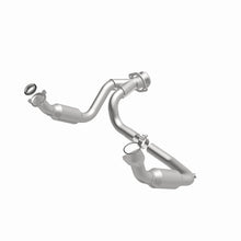 Load image into Gallery viewer, MagnaFlow Direct Fit Catalytic Converter 2007-2008 Cadillac Escalade 6.2L