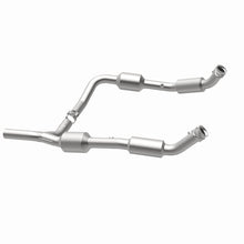 Load image into Gallery viewer, MagnaFlow Direct Fit Catalytic Converter OEM 07-08 Ford E-150
