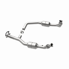 Load image into Gallery viewer, MagnaFlow Direct Fit Catalytic Converter 2002 Ford E-Series Vans 5.4L