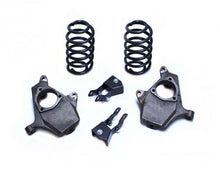 Load image into Gallery viewer, MaxTrac 00-06 GM C/K1500 SUV 2WD/4WD 3in/4in Lowering Spindle Kit