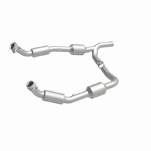 Load image into Gallery viewer, MagnaFlow Direct Fit Catalytic Converter OEM 07-08 Ford E-150