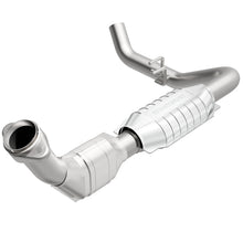 Load image into Gallery viewer, MagnaFlow Direct Fit Catalytic Converter 99-02 Expedition 5.4L 4wd