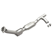 Load image into Gallery viewer, MagnaFlow Direct Fit Catalytic Converter 99-02 Expedition 5.4L 4wd