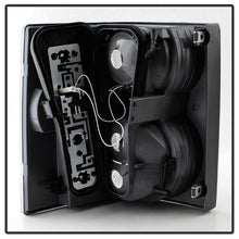 Load image into Gallery viewer, xTune Land Rover Range Rover 06-09 Euro Style Tail Lights Clear ALT-JH-LRRRS06-CL