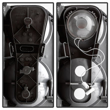 Load image into Gallery viewer, xTune Land Rover Range Rover 06-09 Euro Style Tail Lights Clear ALT-JH-LRRRS06-CL