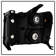 Load image into Gallery viewer, xTune GMC Sierra 07-13 Crystal Headlights Black HD-JH-GSIE07-AM-BK